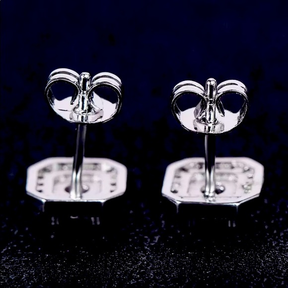 NEW 18k White Gold Luxury Square Stud Earrings - Picture 4 of 6